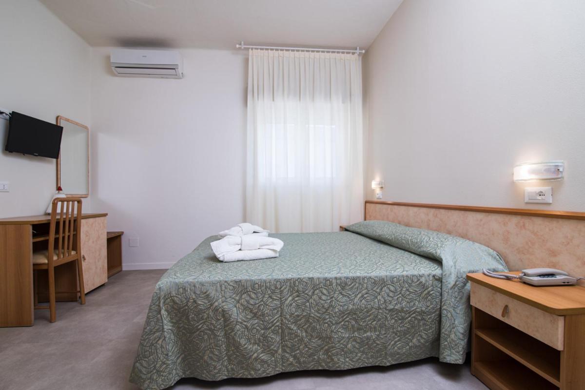 Hotel Ondina E Milazzo 체르비아 외부 사진