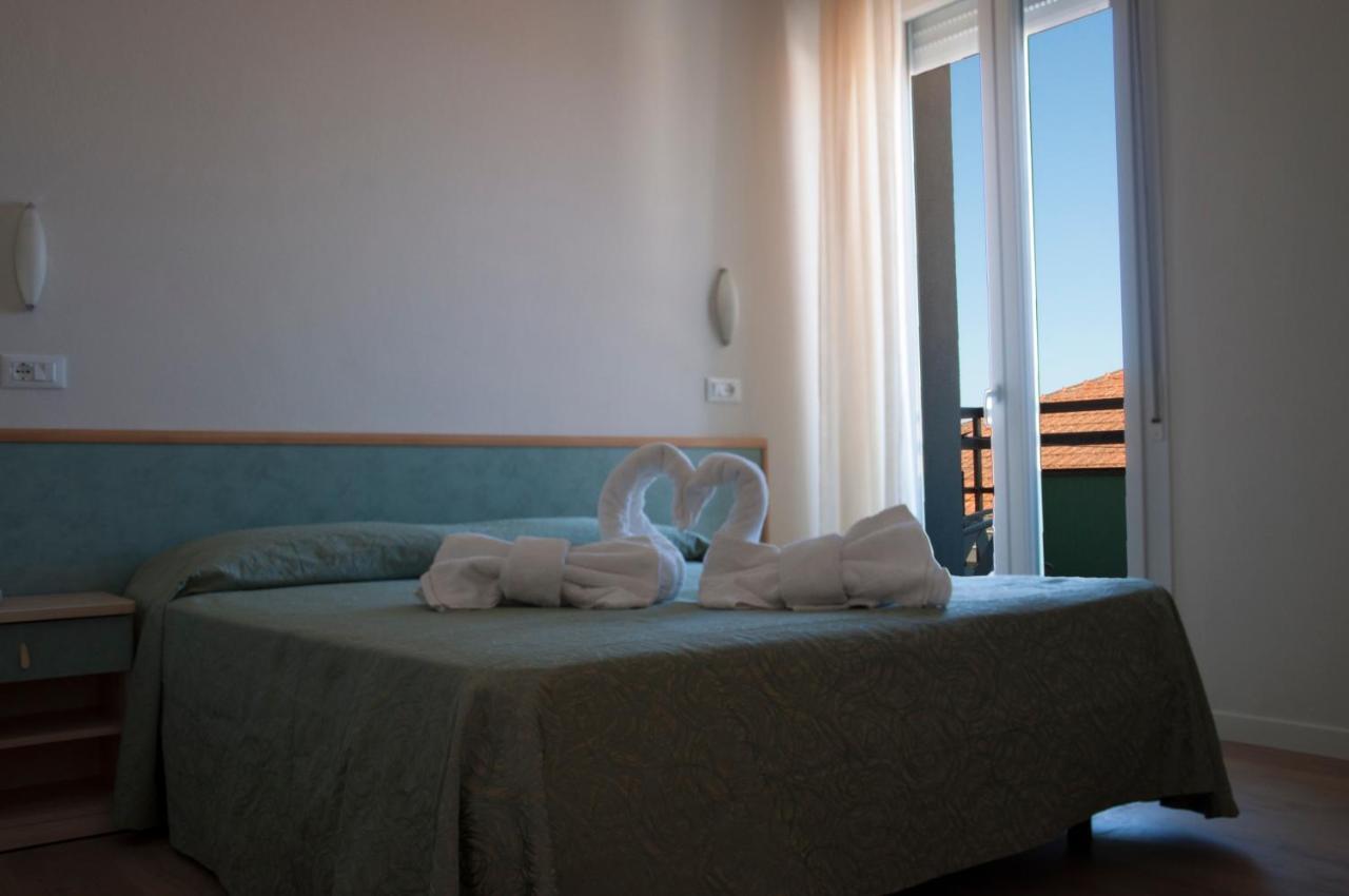 Hotel Ondina E Milazzo 체르비아 외부 사진
