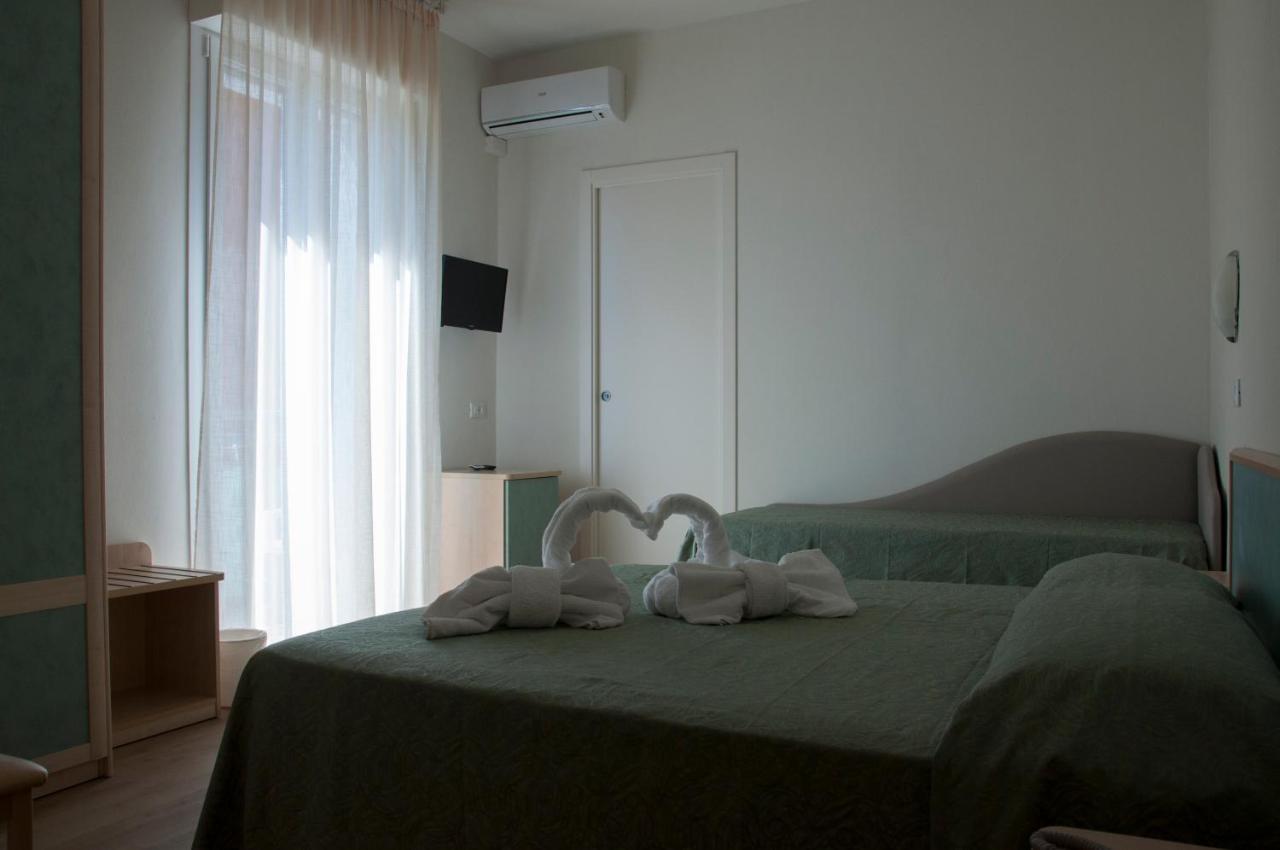 Hotel Ondina E Milazzo 체르비아 외부 사진