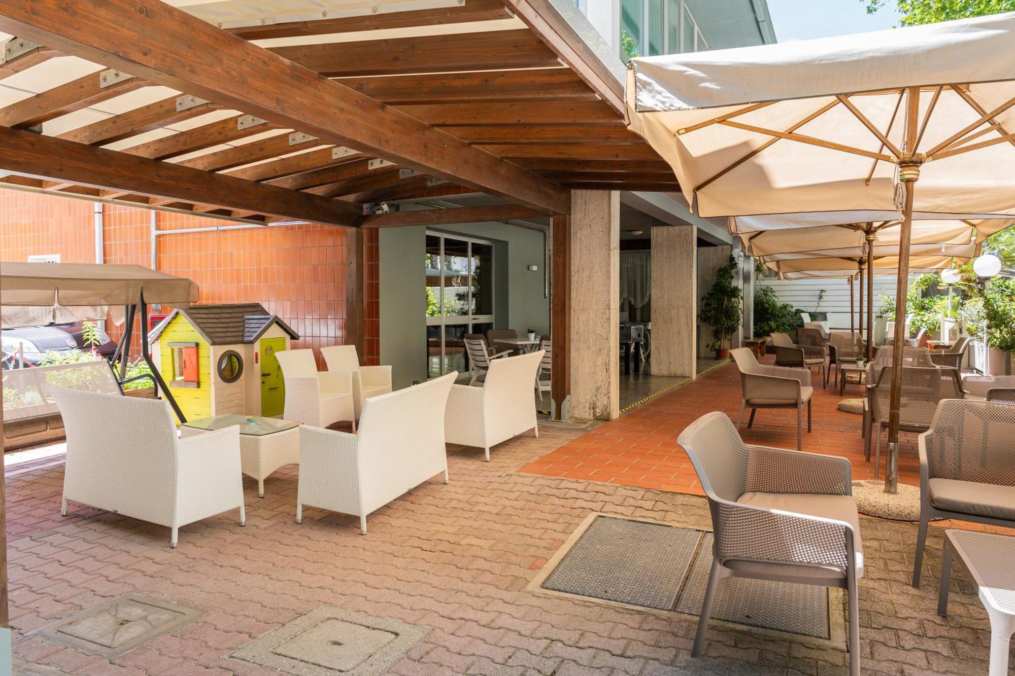 Hotel Ondina E Milazzo 체르비아 외부 사진