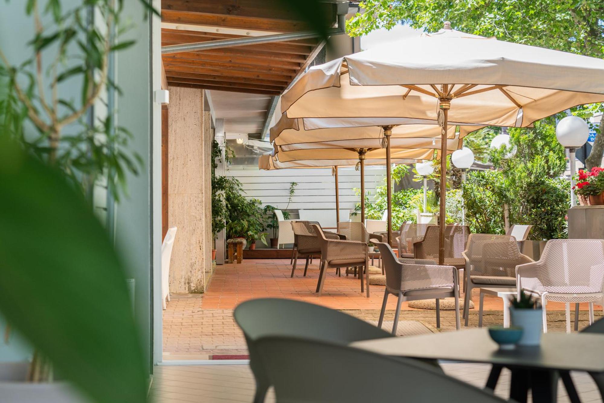 Hotel Ondina E Milazzo 체르비아 외부 사진