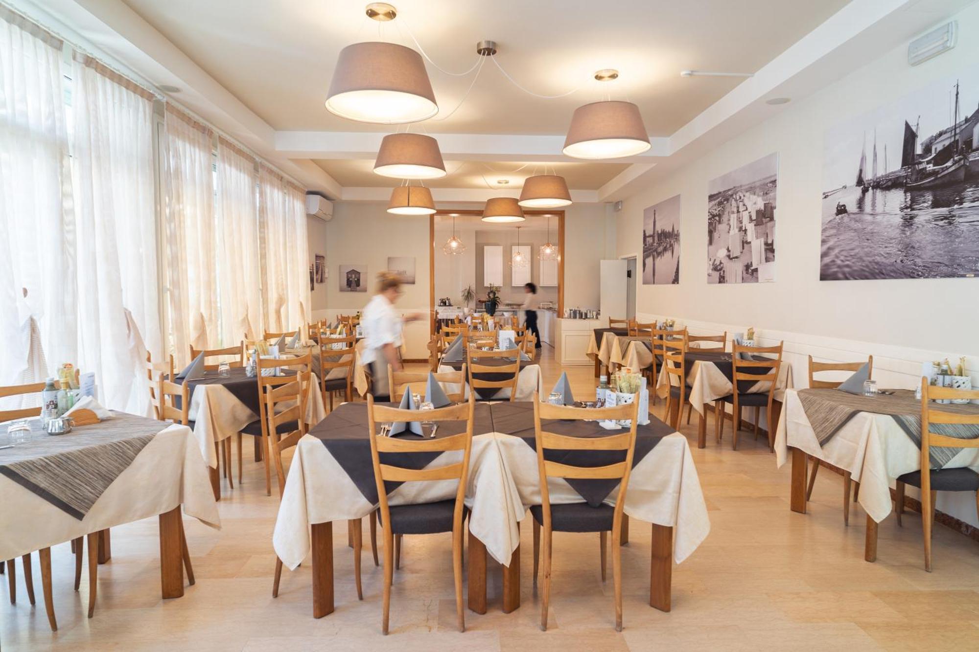 Hotel Ondina E Milazzo 체르비아 외부 사진