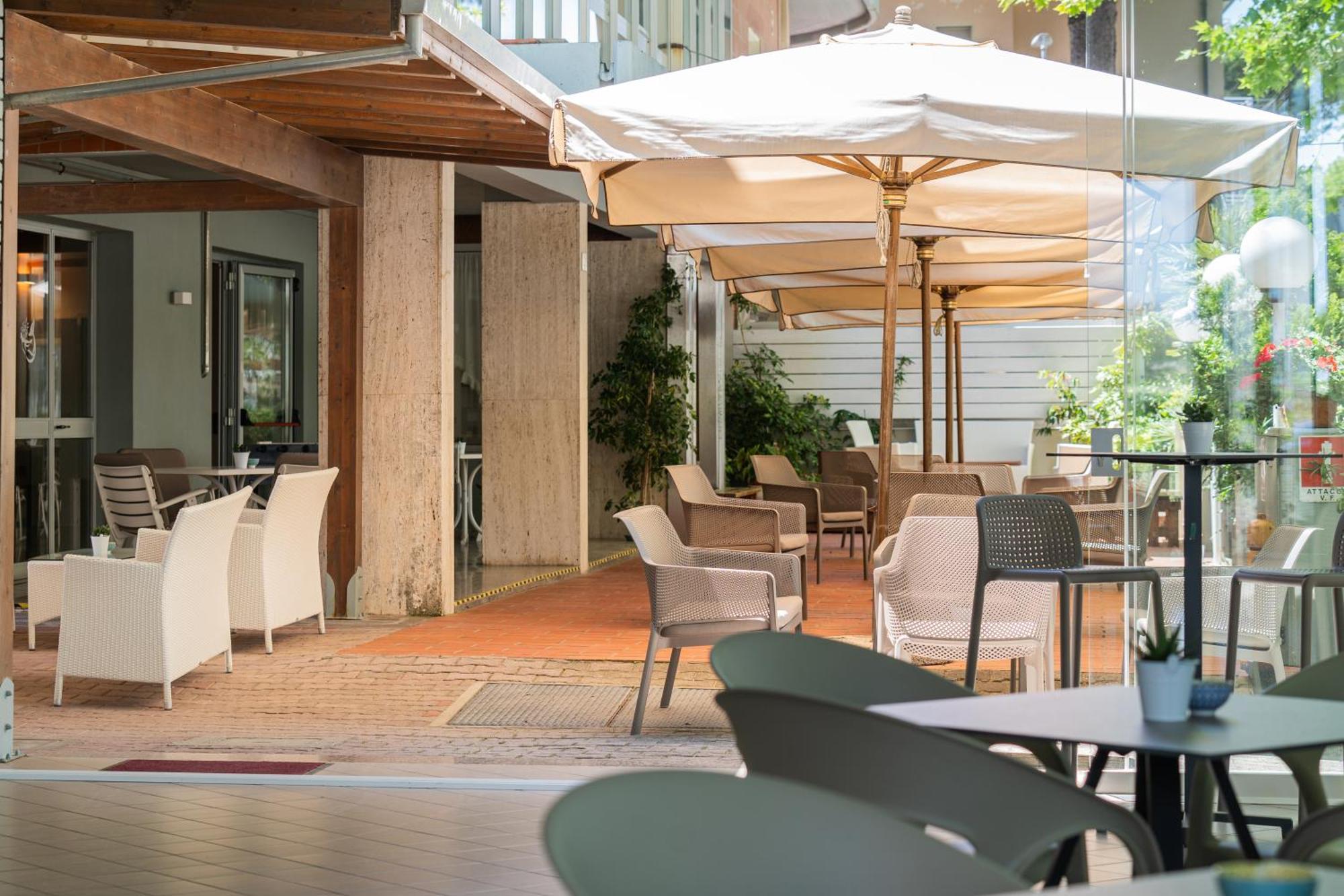 Hotel Ondina E Milazzo 체르비아 외부 사진