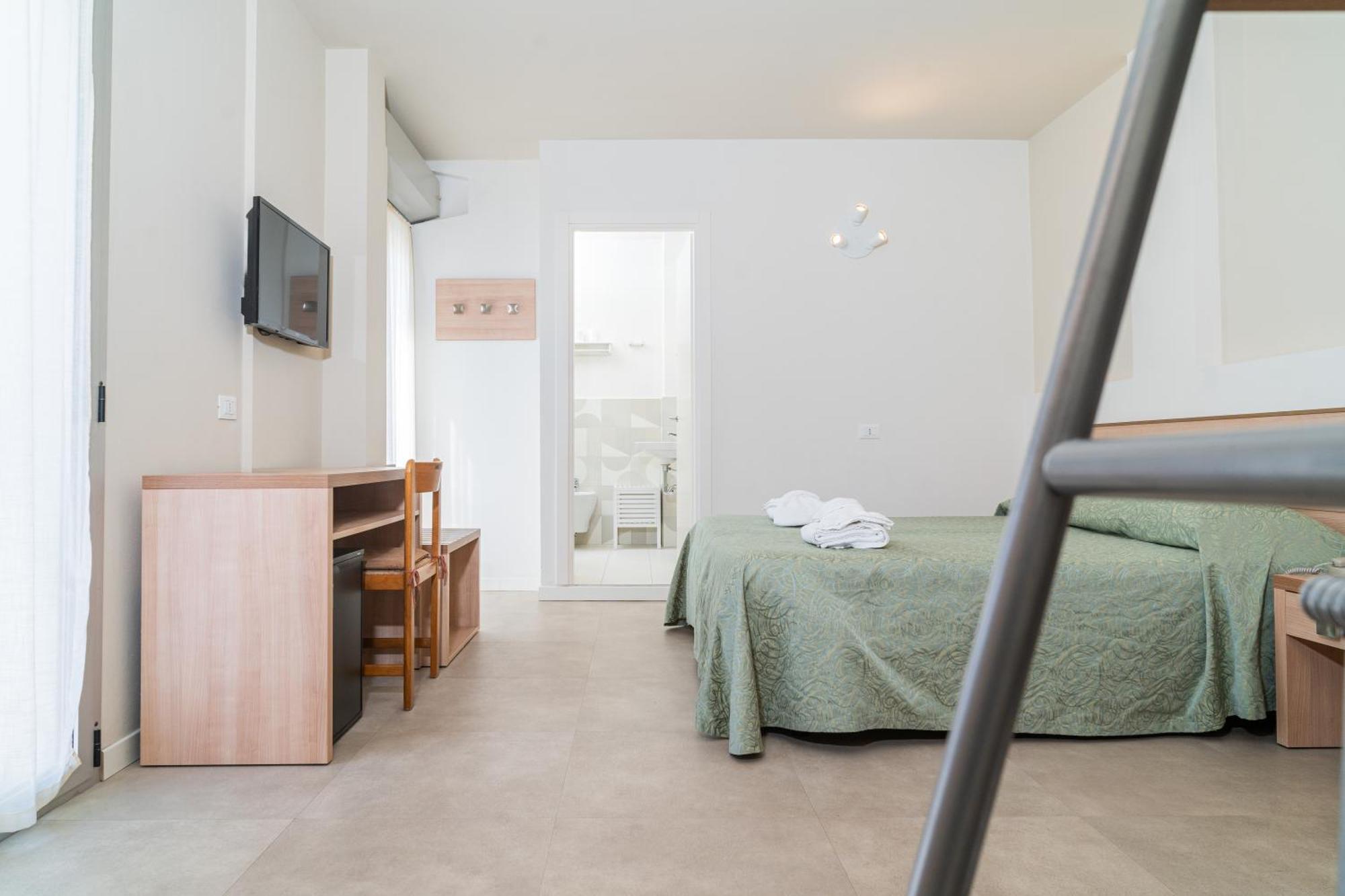 Hotel Ondina E Milazzo 체르비아 외부 사진
