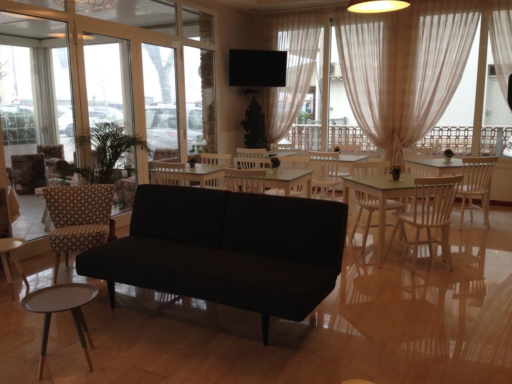 Hotel Ondina E Milazzo 체르비아 외부 사진