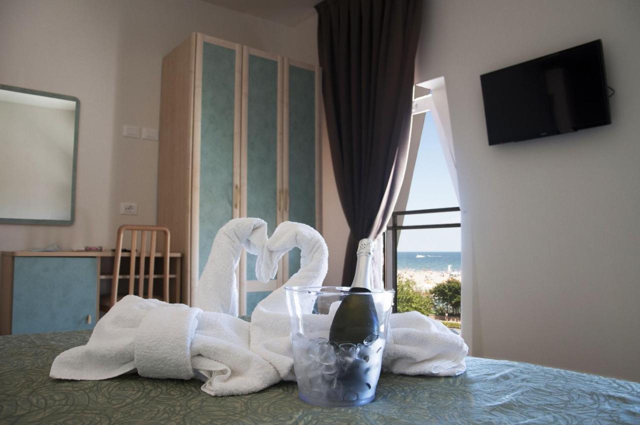 Hotel Ondina E Milazzo 체르비아 외부 사진